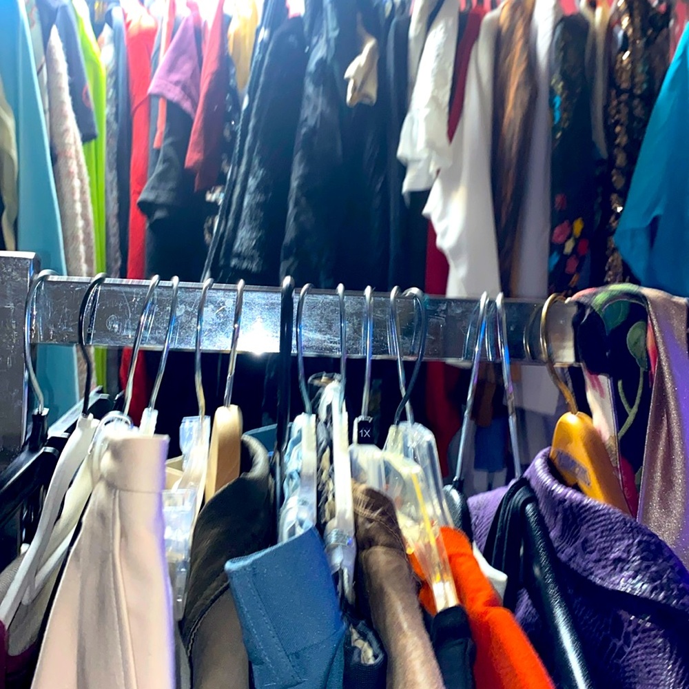 Resellers 5 pound Clothing Lots- Size Small to XXXL Vintage/Y2K Some NWT Mix